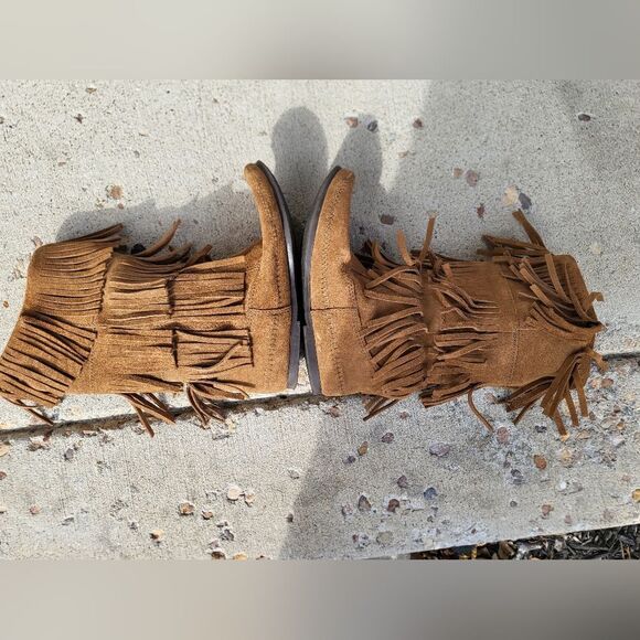 Minnetonka Women's Shoes 3 Layer Fringe Boot Taupe Size 9 - Picture 10 of 11
